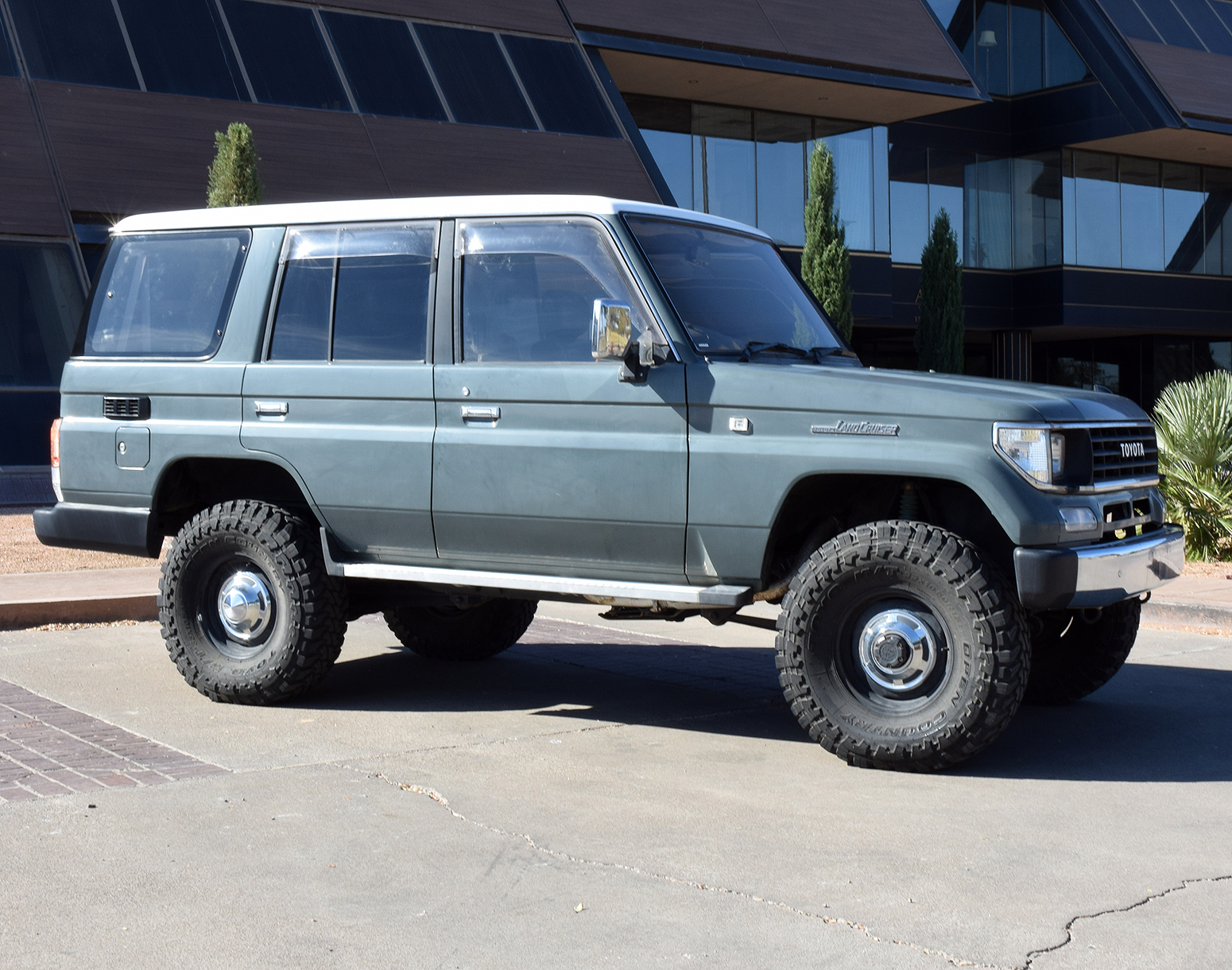 image_veh_Anguirus_ext1